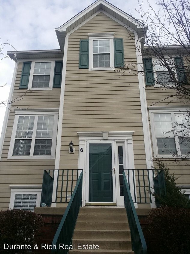 Primary Photo - 2 br, 2.5 bath House - 2411 Courtyard Cir #6