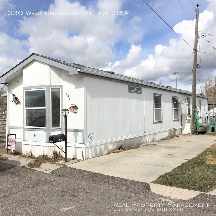 Primary Photo - Spacious Mobile Home!