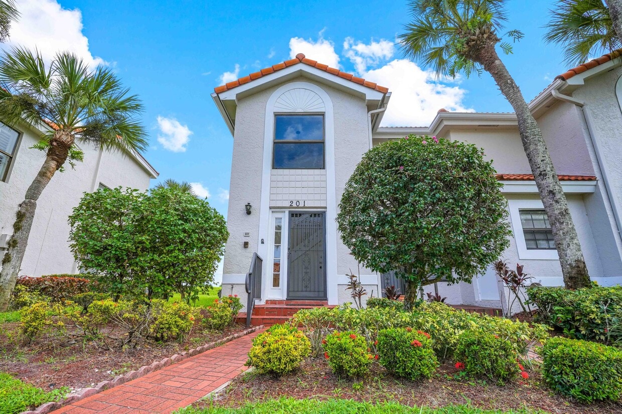 Foto principal - 10910 Lakemore Ln