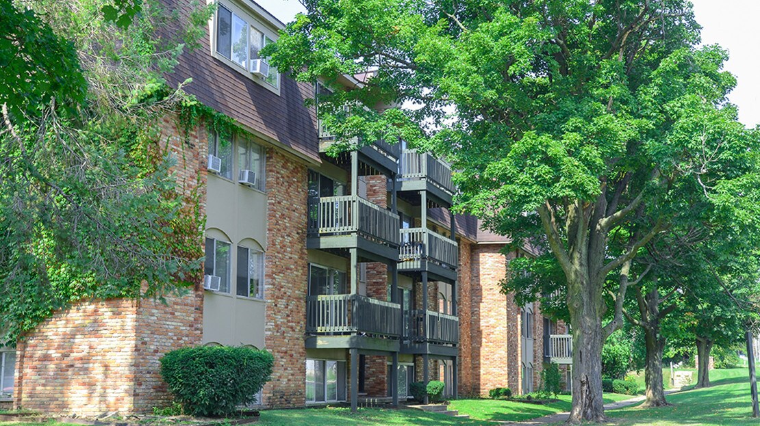 Whitehall Apartments 332 S Kendall Ave Kalamazoo, MI