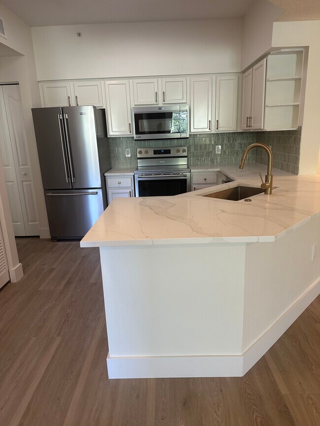 Electrodomésticos de acero inoxidable de alta gama - 9845 Baywinds Dr