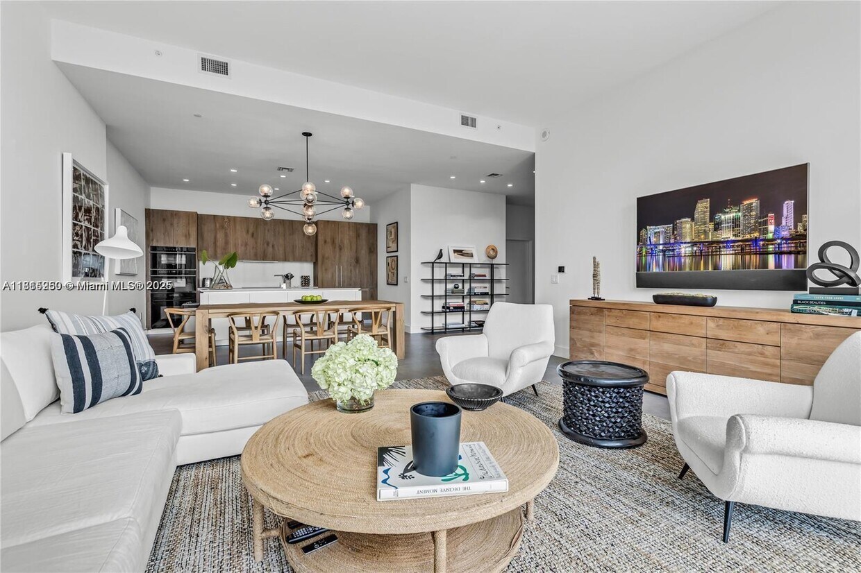 Foto principal - 650 NE 32nd St