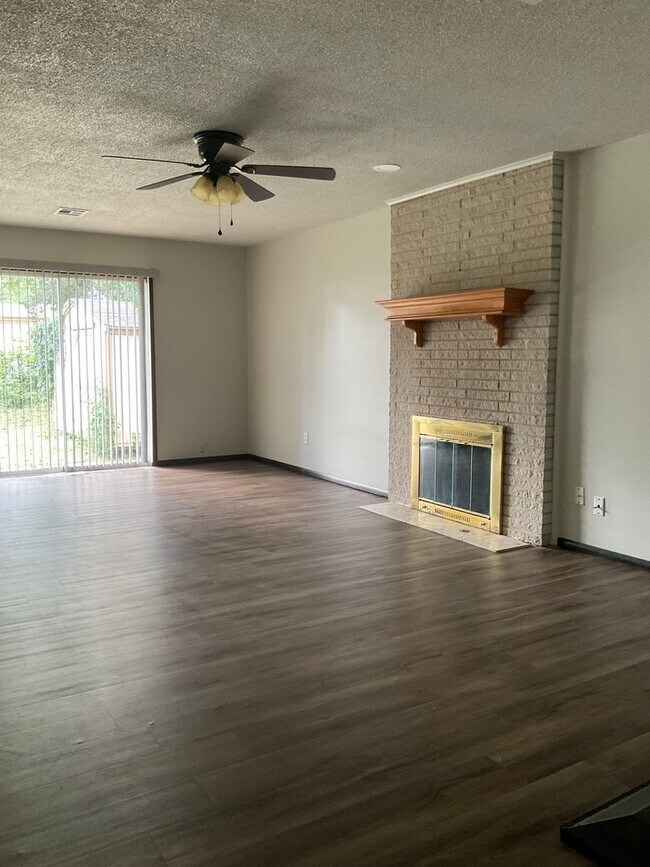 Building Photo - 2B/1.5B Home in a quiet Del City Suburb