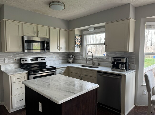 Foto del edificio - 4330 Portobello Dr