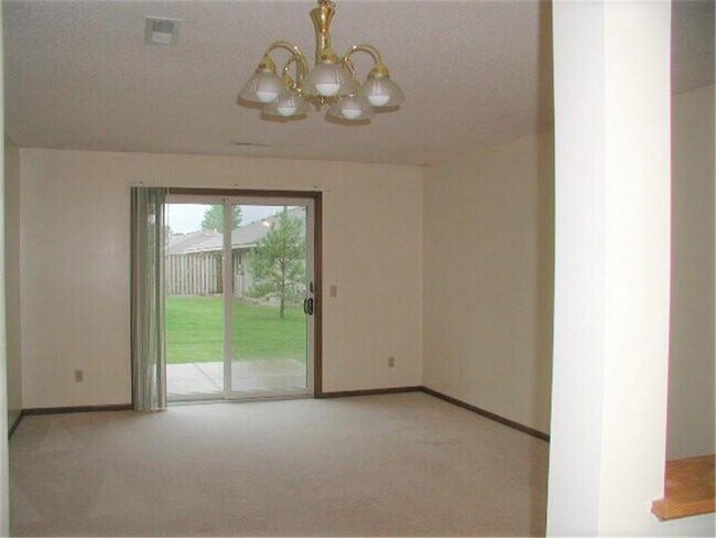 Foto del edificio - 855 Highview Dr