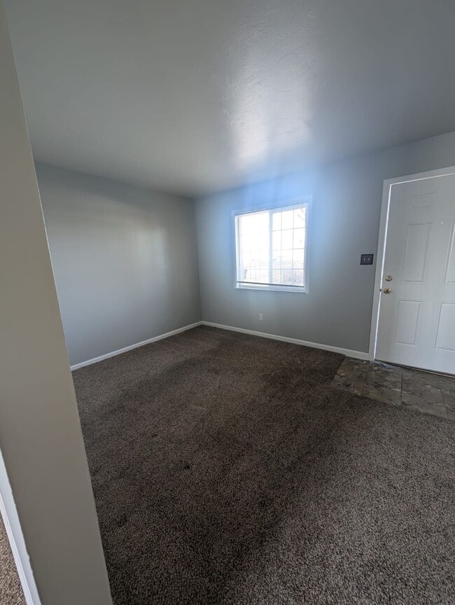 Building Photo - Studio Apartment in Speedway!