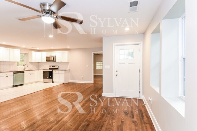 Building Photo - Beautiful 3BR 2BA home nestled in the woods