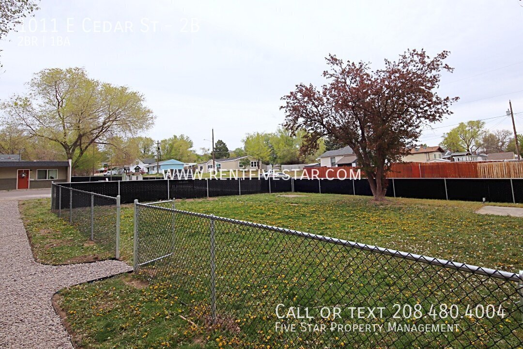 Building Photo - 1011 E Cedar St