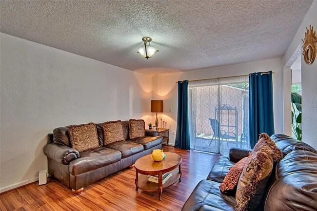 Foto del edificio - 1810 NW 23rd Blvd