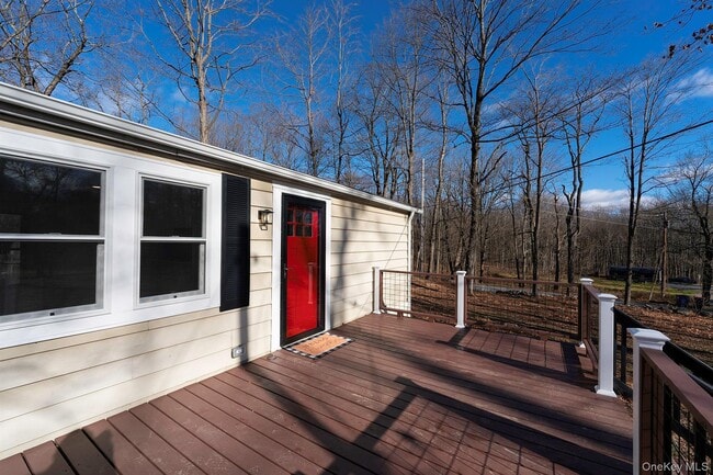 Foto del edificio - 193 Decker Rd