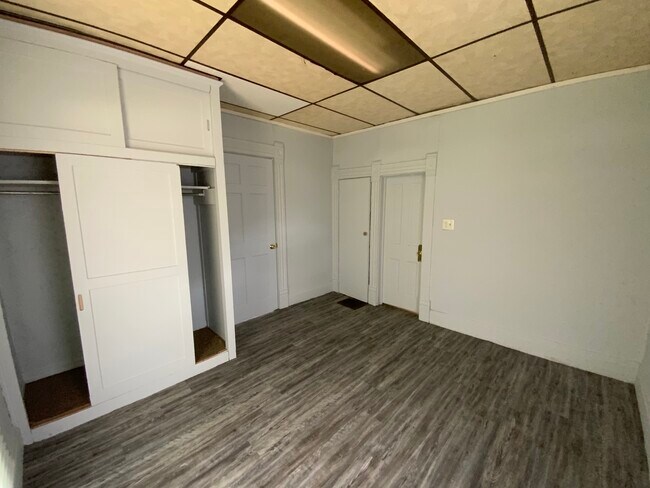 Building Photo - 610 Harmon St