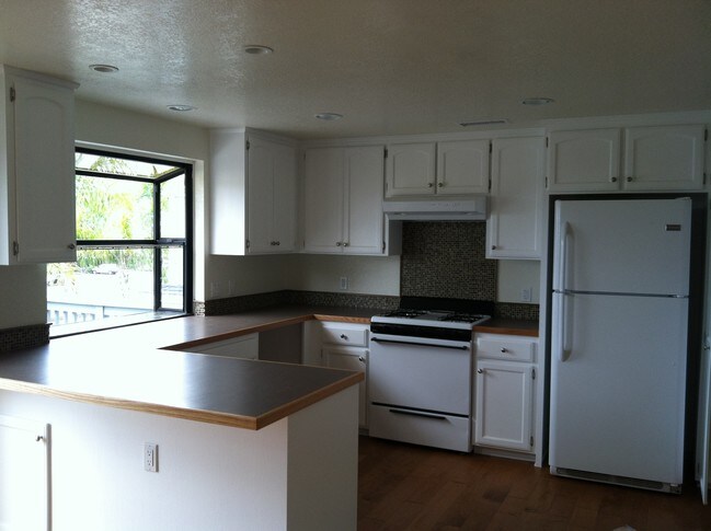 Building Photo - 120 Sunset Dr