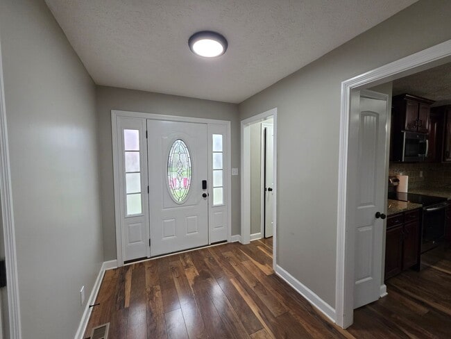 Building Photo - Holiday SPECIAL!! $500 OFF Your Move-In Co...