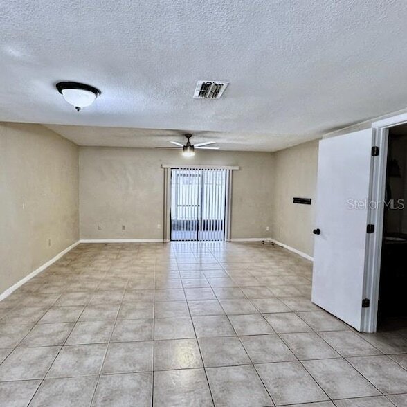 Foto del edificio - 10128 Lake Oak Cir