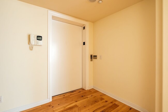 Building Photo - 2030 S Bentley Ave