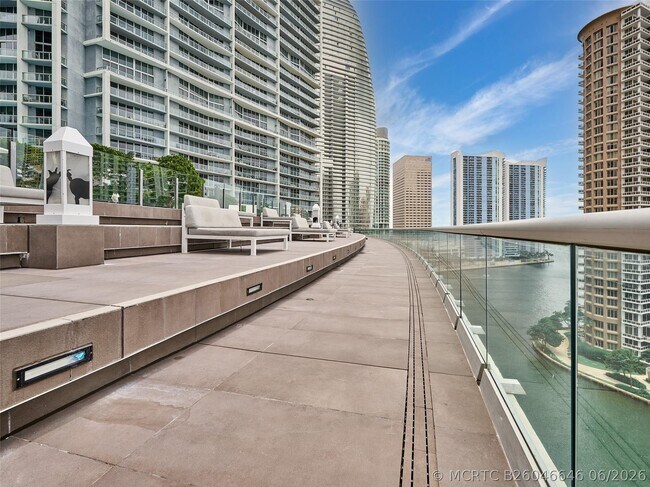 Foto del edificio - 495 Brickell Ave