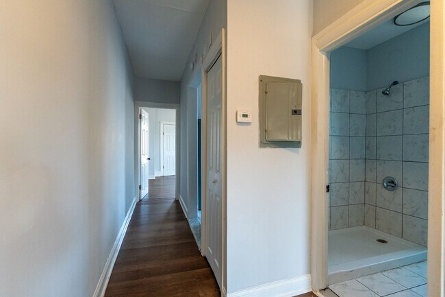 Building Photo - Lovely 2 bedroom