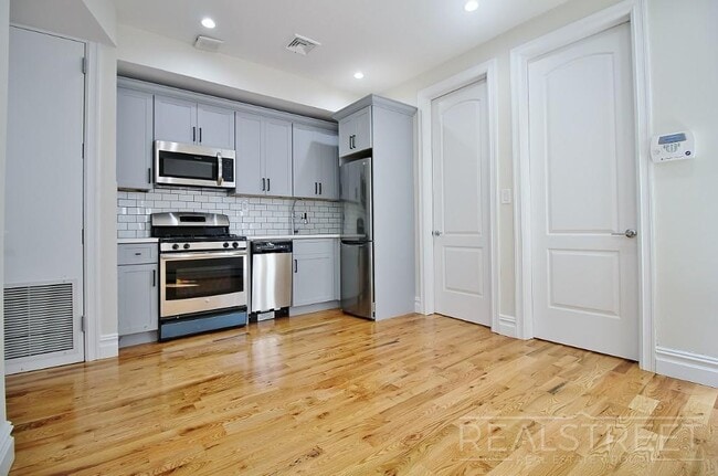 Foto del edificio - NEW Modern 3 Bed in Crown Heights
