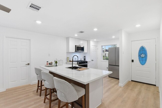 Building Photo - 5207 Ridgeton Dr