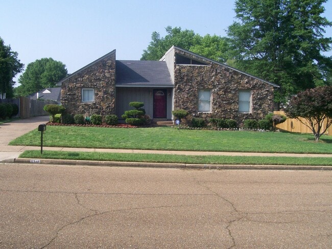 Photo - 6348 Ridgeline Dr House
