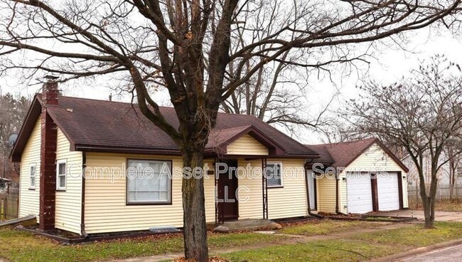 Building Photo - 431 Fairmount Rd