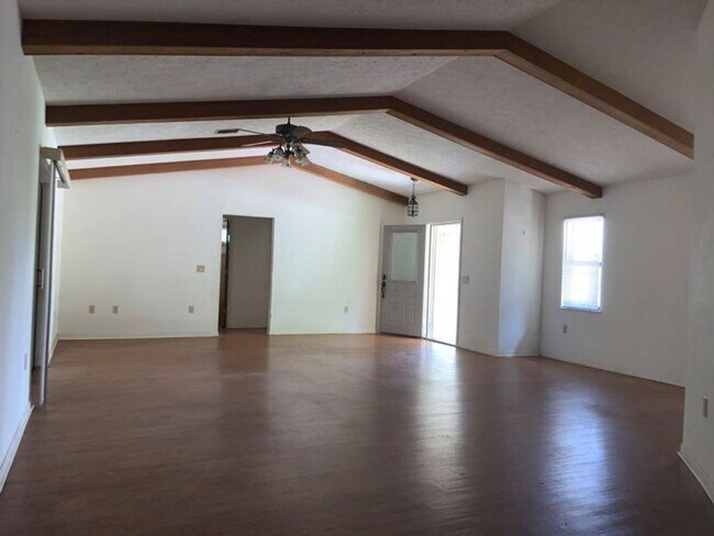 Foto del edificio - Available!