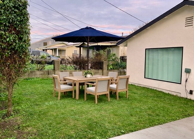 Building Photo - 577 Stepney St