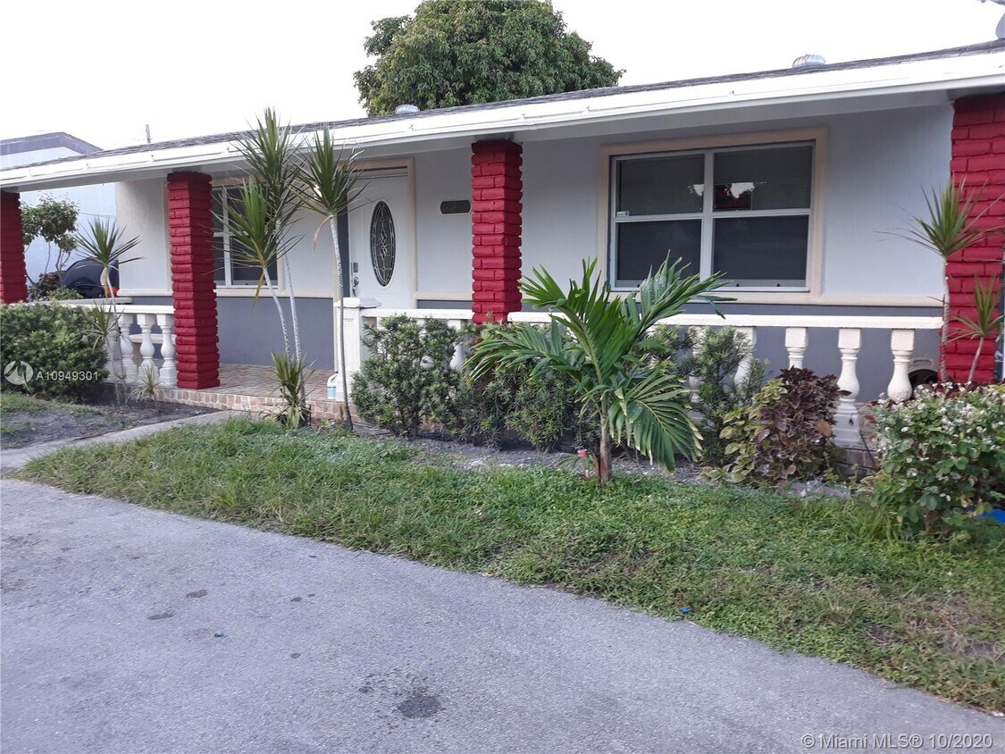 Primary Photo - 2215 Plunkett St