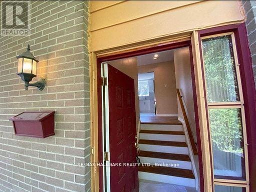 Photo du bâtiment - 331 Roywood Crescent