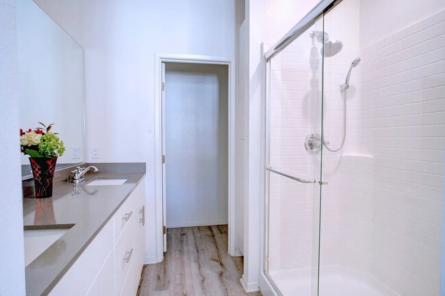 Building Photo - 5503 Sandcliff Ln