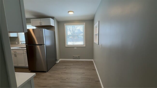 Building Photo - 198 Skycrest Dr