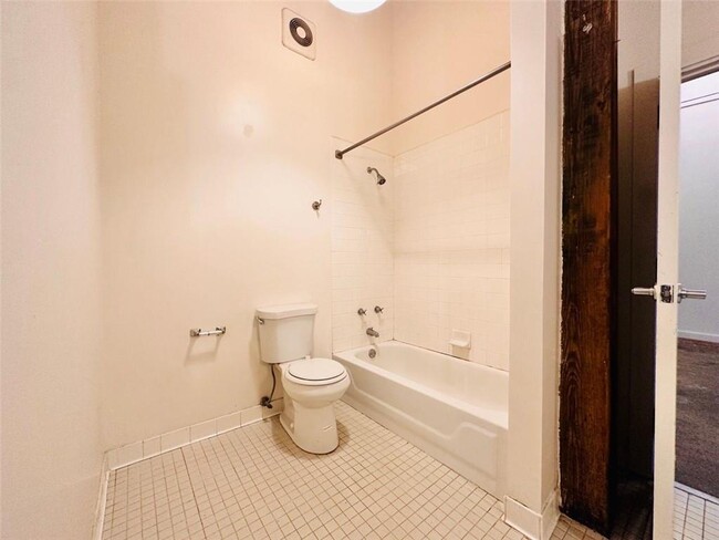 Foto del edificio - 887 West Marietta St NW