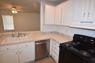 Building Photo - 10010 Sugarvine Ln