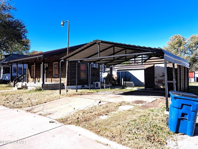 Foto del edificio - 407 E 17th St