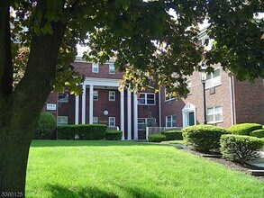 Building Photo - 199 N Beverwyck Rd