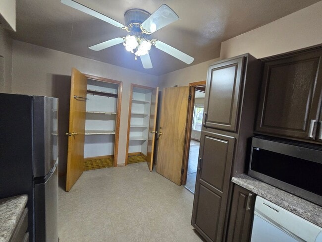 Building Photo - 4338 N Sheffield Ave