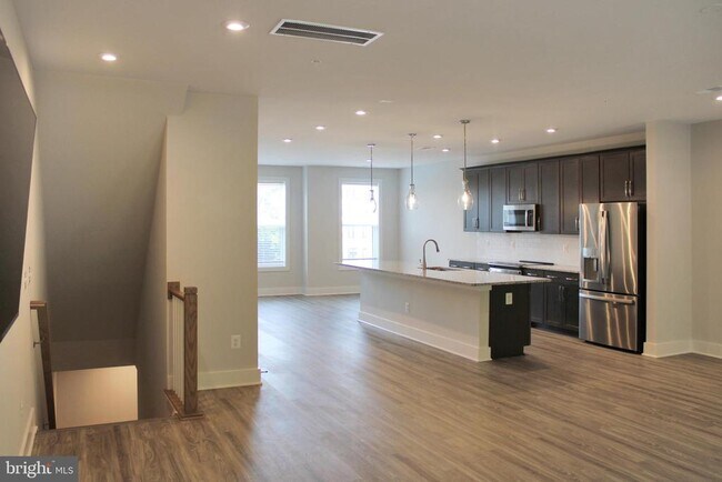 Building Photo - 811 Wesley Ln