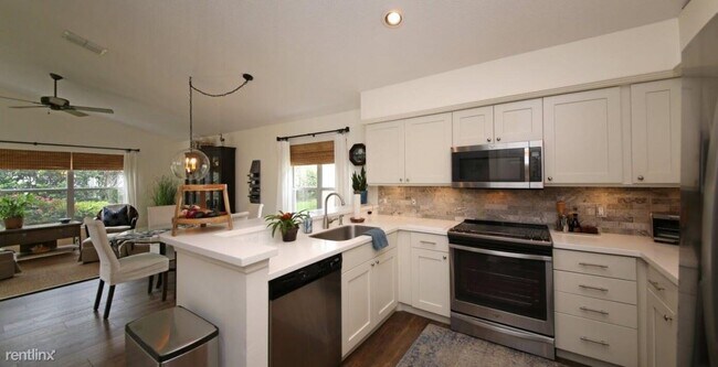 Building Photo - 5312 Cottonwood Tree Cir
