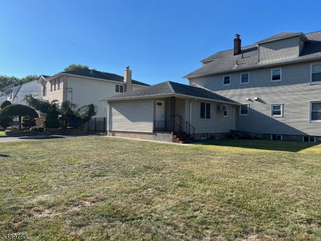 Building Photo - 215 Saddle River Rd