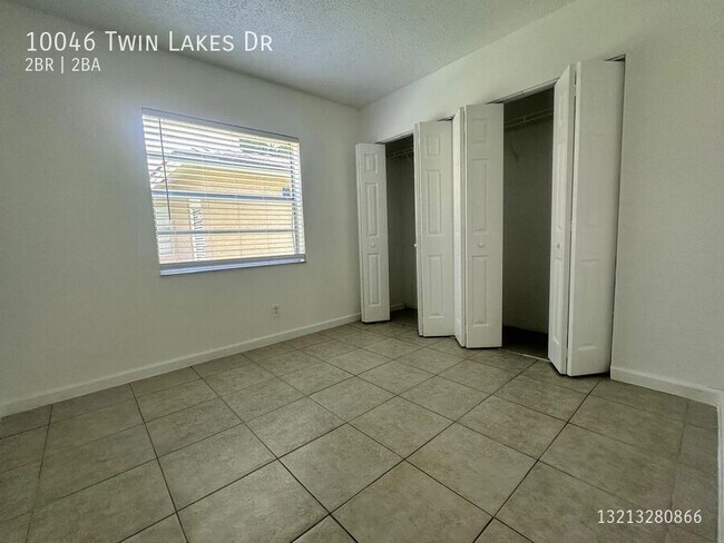 Foto del edificio - 10046 Twin Lakes Dr