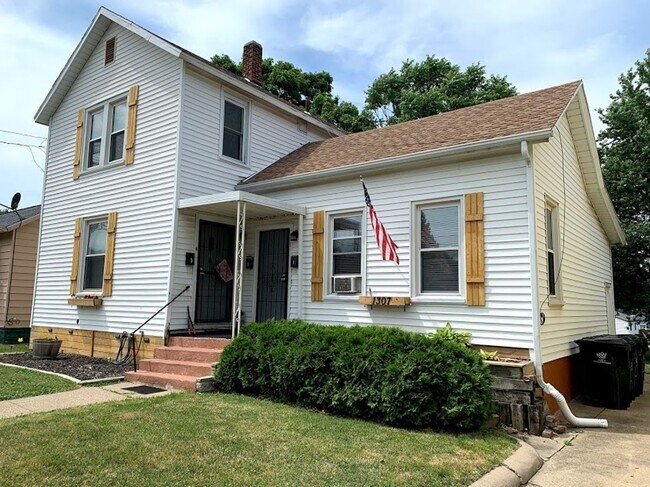 Building Photo - 1307 West Chestnut Street