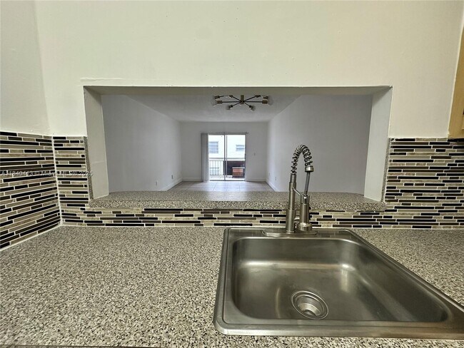 Foto del edificio - 13685 NE 10th Ave
