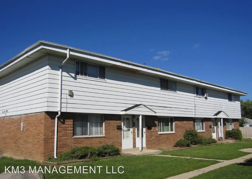 Primary Photo - 5324-5340 N 91st St