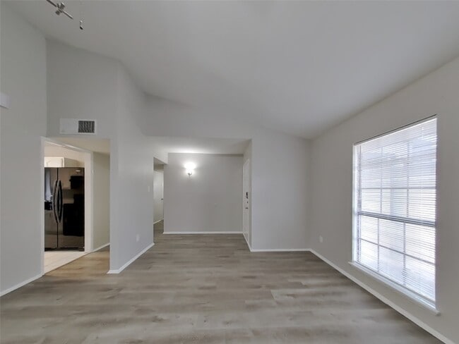 Foto del edificio - 2806 Quail Run Dr