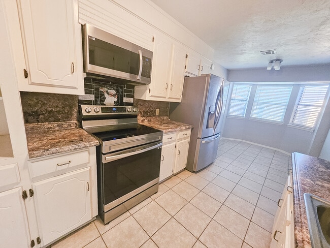 Foto del edificio - 2513 NW Robinhood Dr