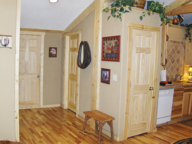 Building Photo - 392 Willow Creek Rd
