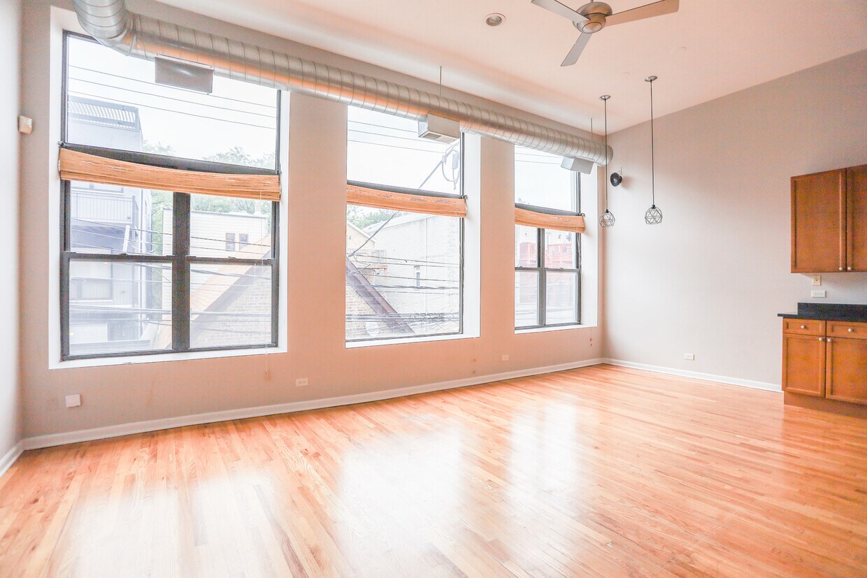 Primary Photo - 1519 N Milwaukee Ave