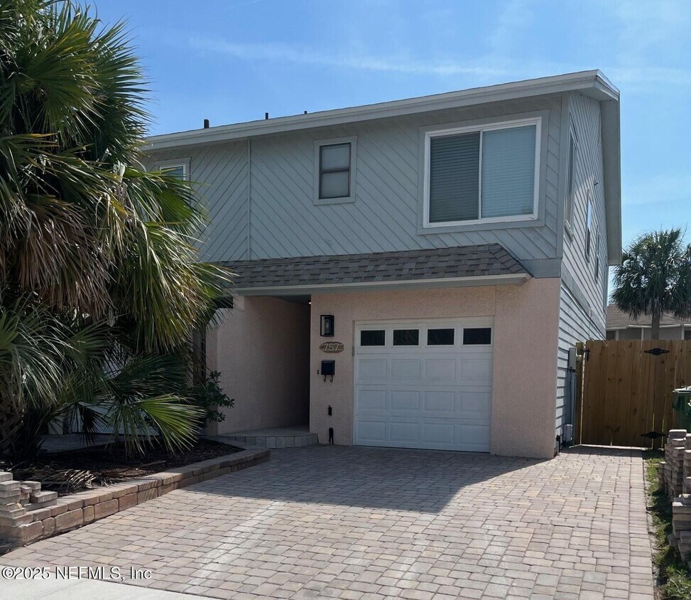 Foto principal - 757 2nd St S