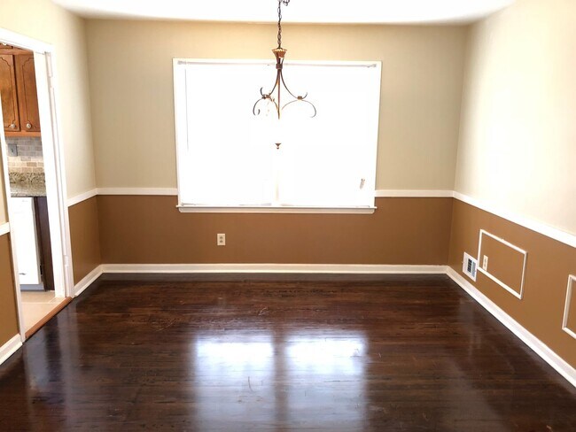 Building Photo - Wonderful Stone Mountain 4 bed 2.5 bath Ho...