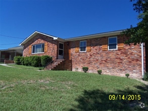 Building Photo - 2616 Kent Dr